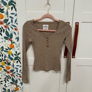 Hollister top XS tan
